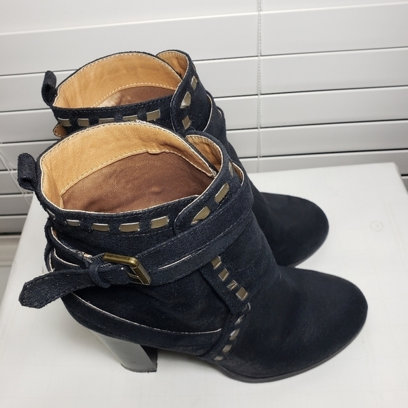 Qupid Black Round Closed Toe Studded Booties - Picture 4 of 12